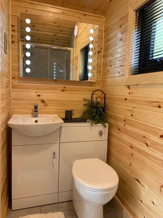 River Huts, Highland River Retreat With Hot Tub Inverness Exterior photo