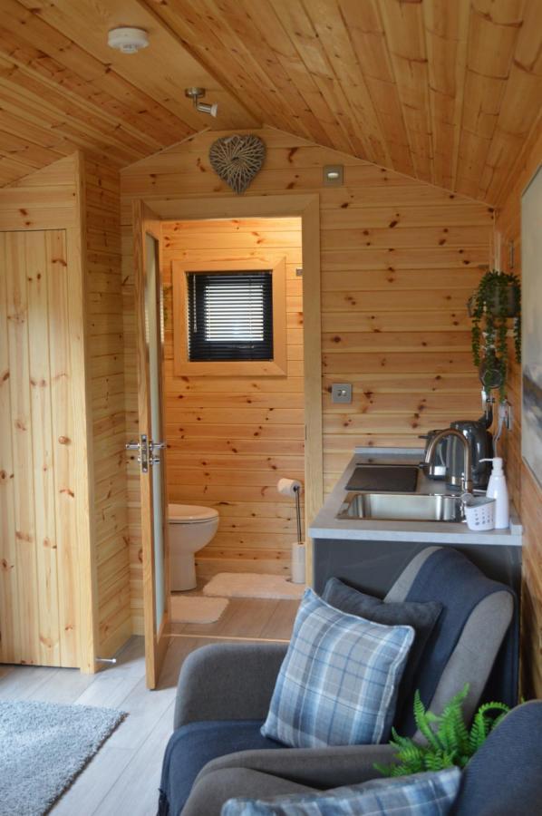 River Huts, Highland River Retreat With Hot Tub Inverness Exterior photo