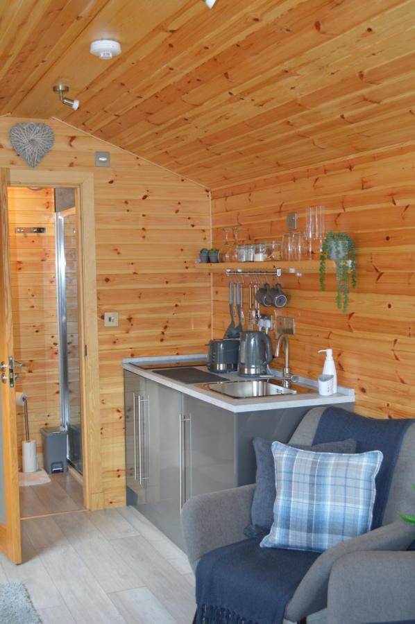 River Huts, Highland River Retreat With Hot Tub Inverness Exterior photo